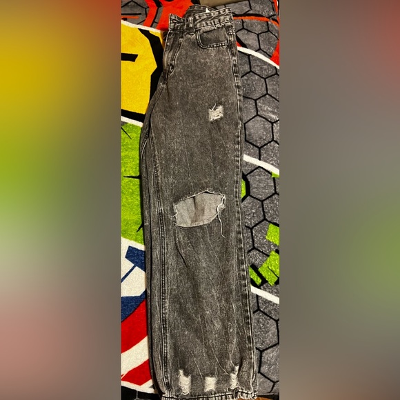 Distressed Rip Jeans - Picture 3 of 3